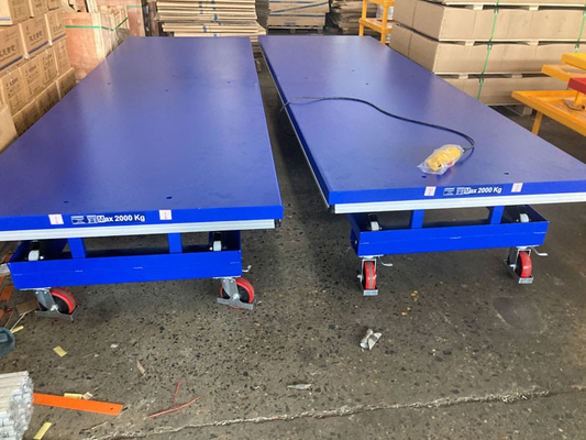 Mobile DC Battery Powered Tandem Scissor Lift Table Transferring Bulky Heavy Item