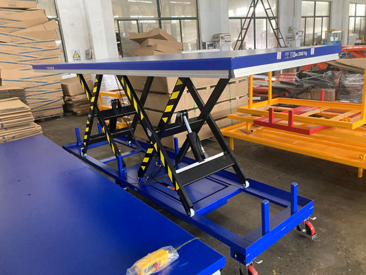 Mobile DC Battery Powered Tandem Scissor Lift Table Transferring Bulky Heavy Item