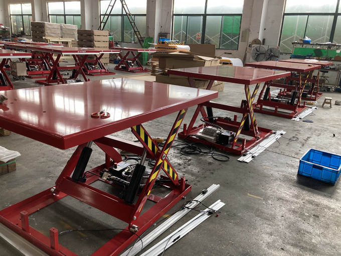 Red Electric Lift Tables 4000lbs 1000mm Stationary Hydraulic Scissor Lift 1