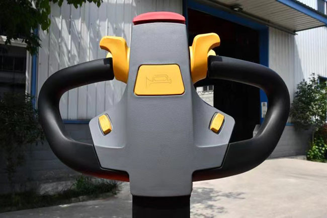 Load Capacity 1-2t Electric Pallet Stacker Lifting Height 5000mm 2